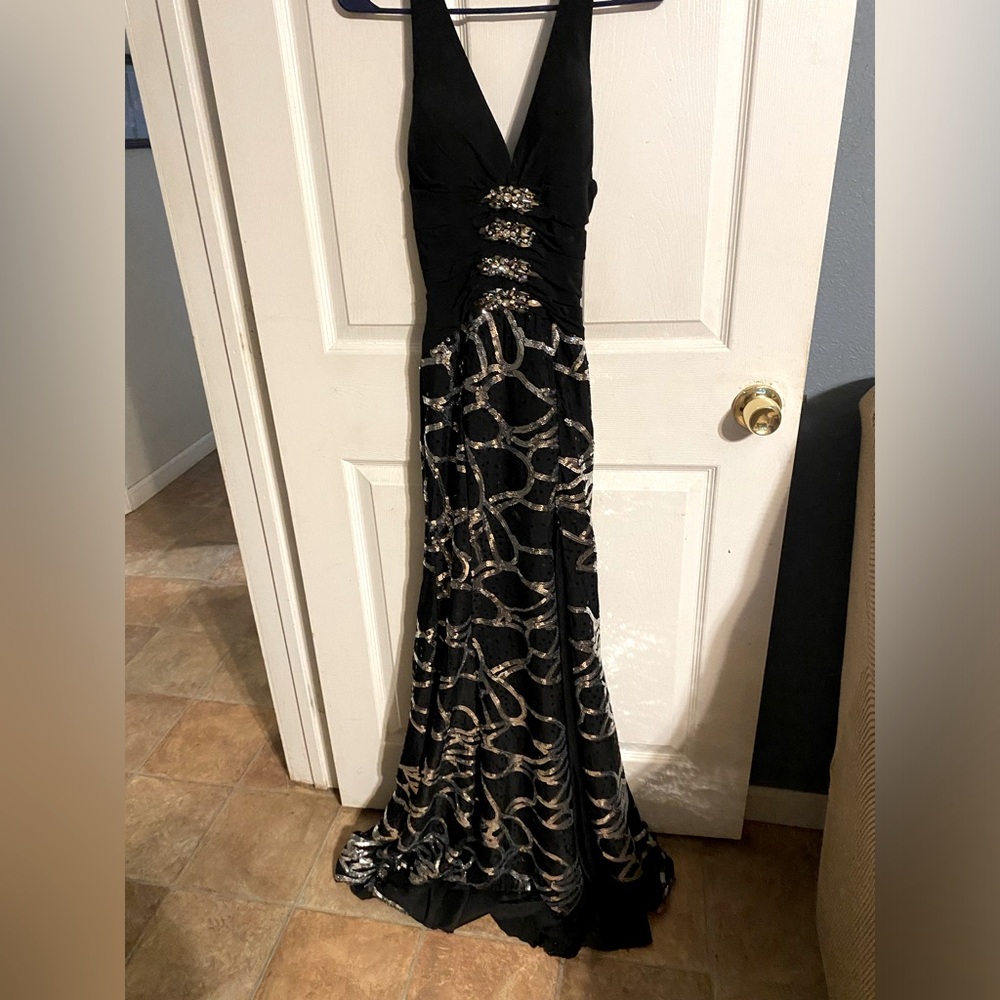 EUC Night Moves Prom Collection gown Sz 4 Black Halter-top with Silver Sequins